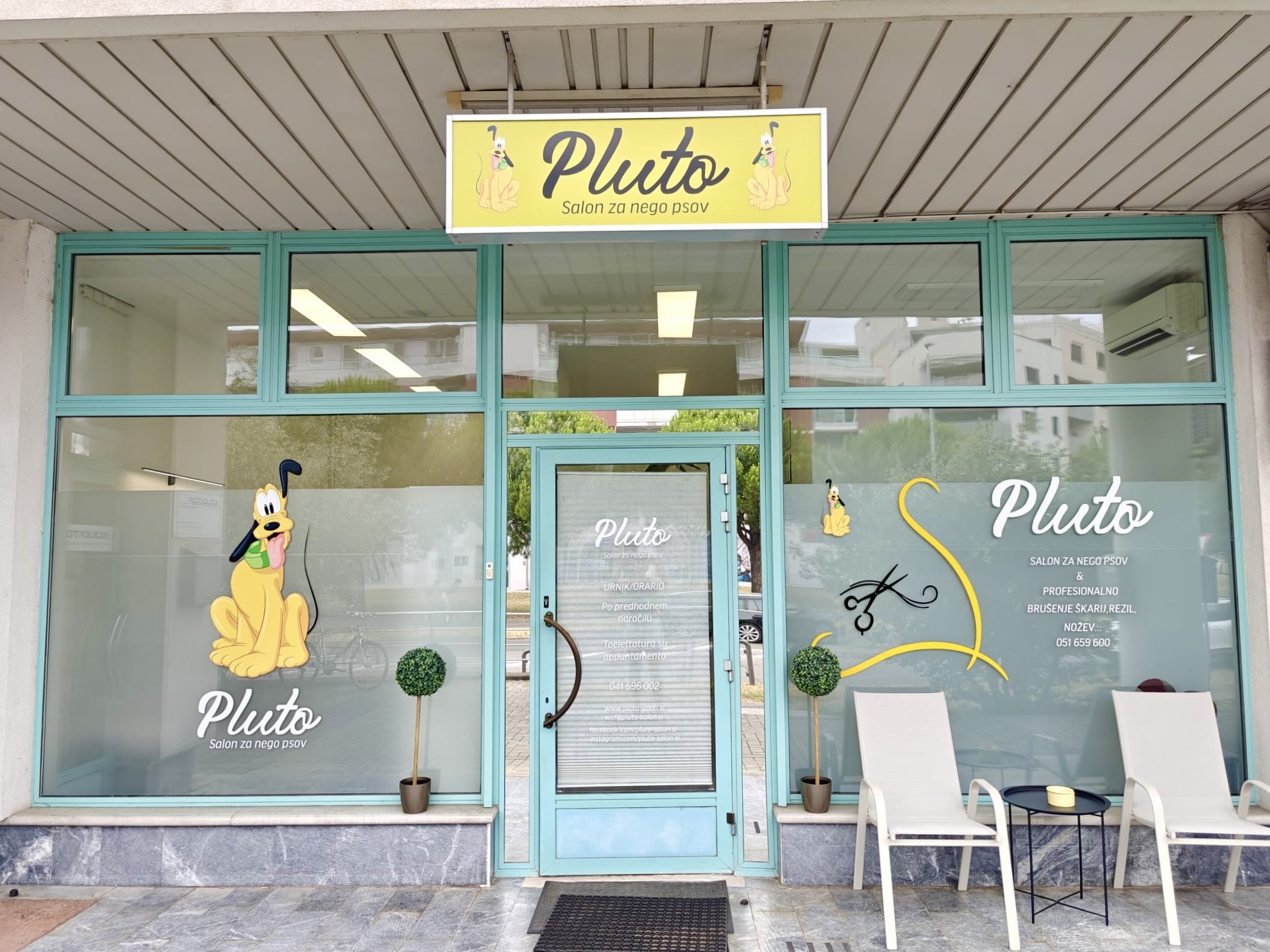 Zunanjost salona Pluto